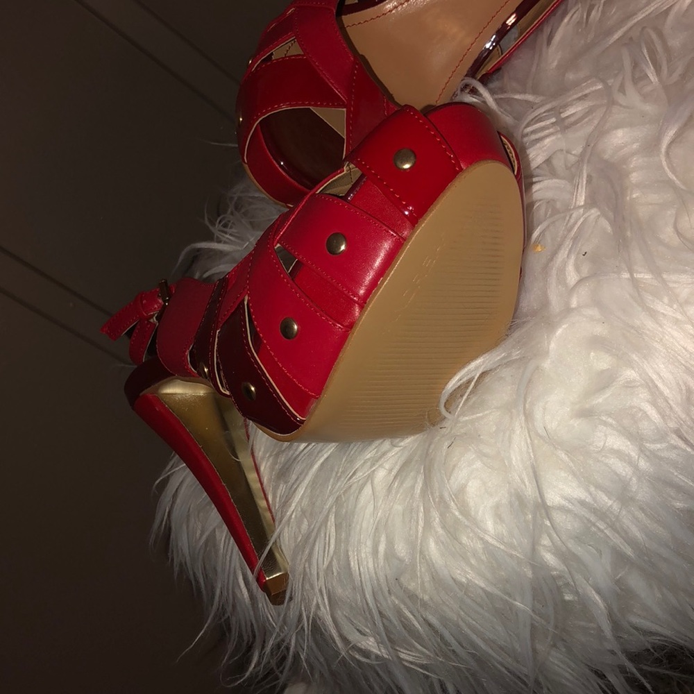 Heels - Picture 2 of 3